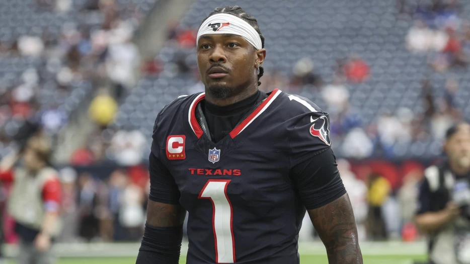 How Patriots Coaches Assess Stefon Diggs’ Acclamation To New Team