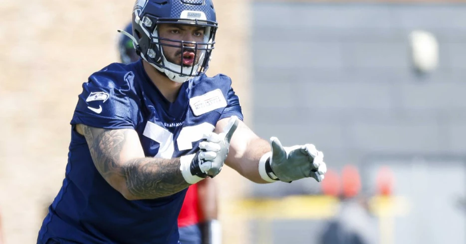 How the Seahawks offensive line lined up to start Week 2 of OTAs