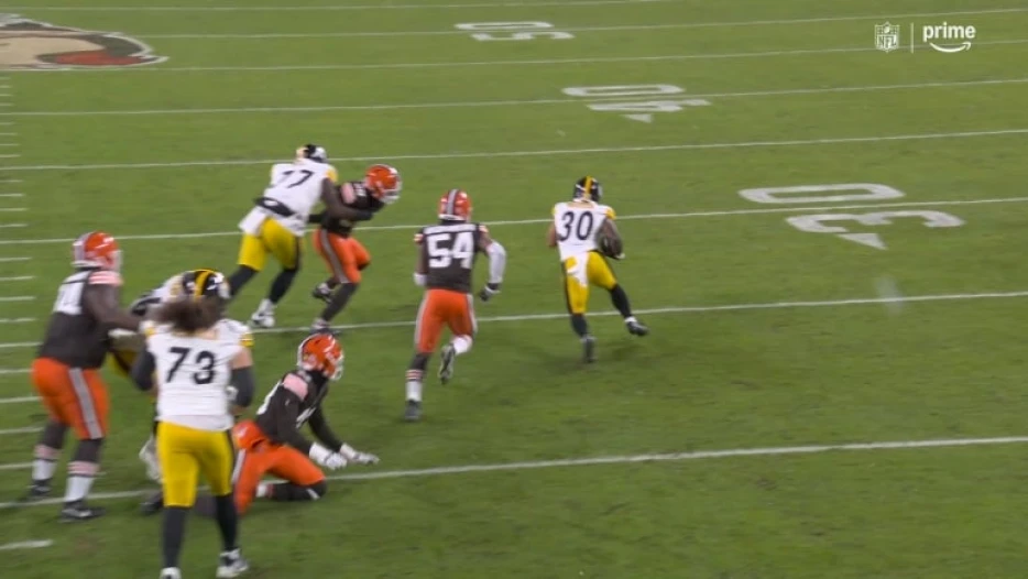 Jaylen Warren Sees Camaraderie Building Along Steelers’ Young OL, Excited To Run Behind It