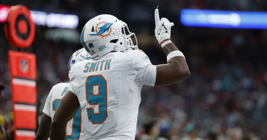 Jonnu Smith would like to stay in Miami - The Splash Zone 6/3/25