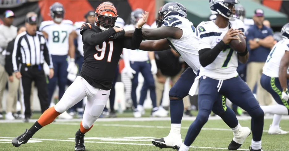 Pre-Snap Reads 6/3: What is the possibility that Trey Hendrickson becomes a Seahawk?