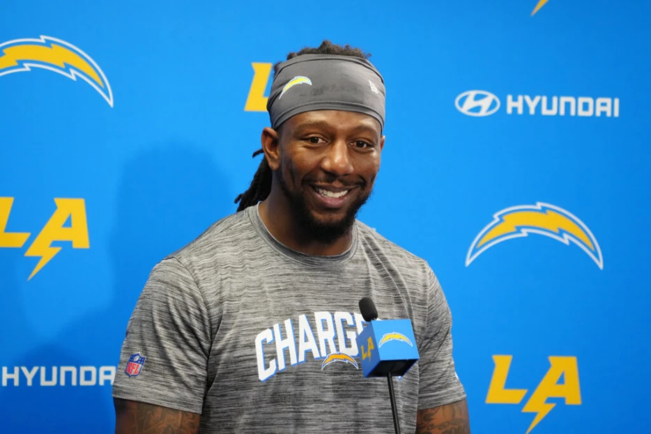 Chargers Extend OLB Bud Dupree