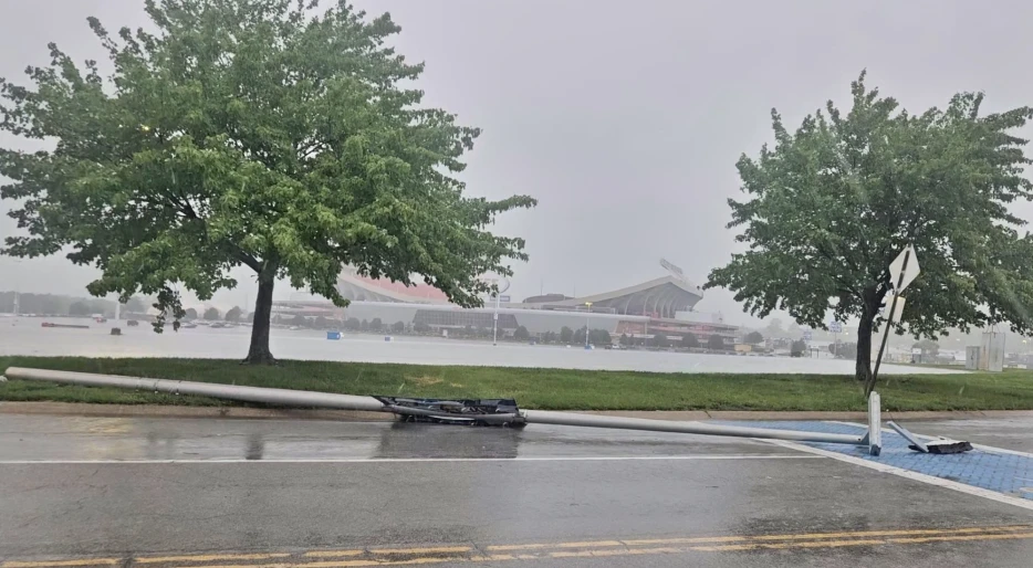 Frightening Scene Unfolds As Tornado Touches Down Near Kansas City Chiefs’ Arrowhead Stadium &amp; Causes Massive Destruction