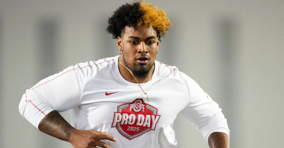 Josh Simmons sees team scrimmage drills on Wednesday