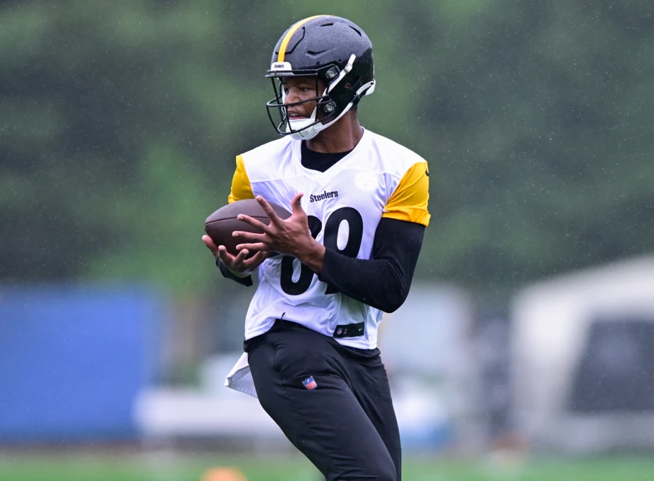 Massive Steelers Tight End Suffers Season-Ending Injury