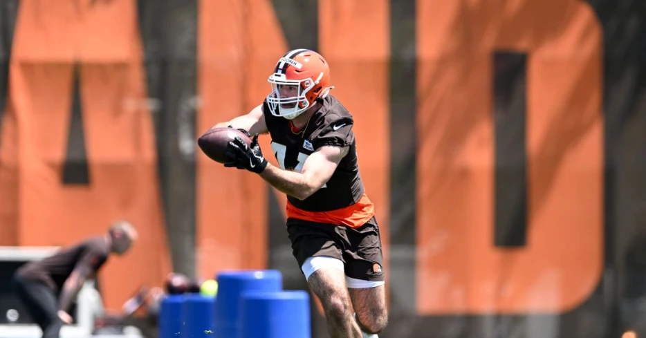 Seahawks sign tight end with a remarkably unique story