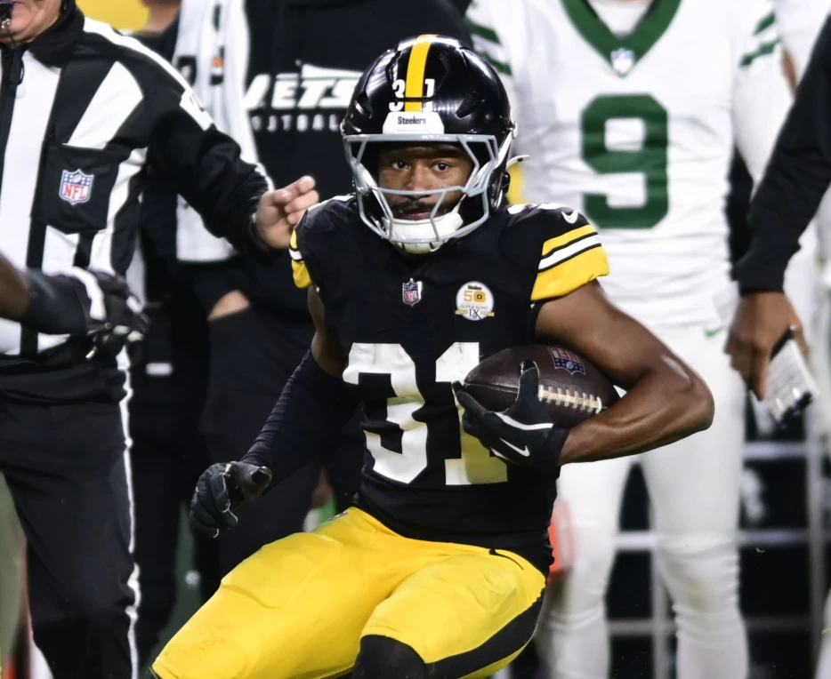 Steelers CB Beanie Bishop Shares Hilarious Story on Interaction with Aaron Rodgers