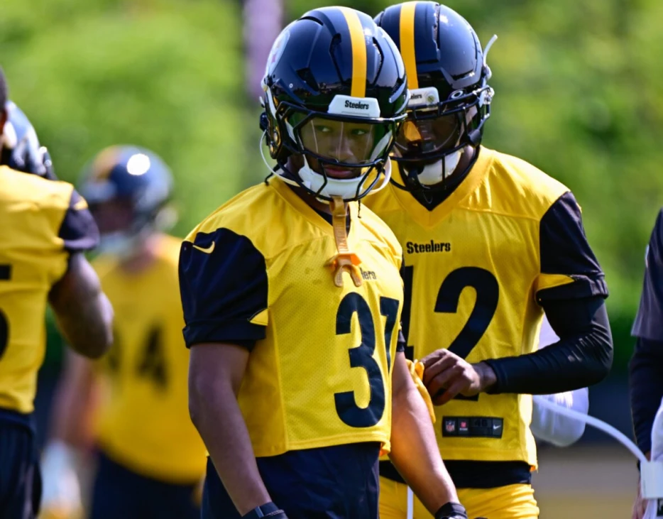 Steelers Cornerback Disrespects Pitt Logo at Practice Facility