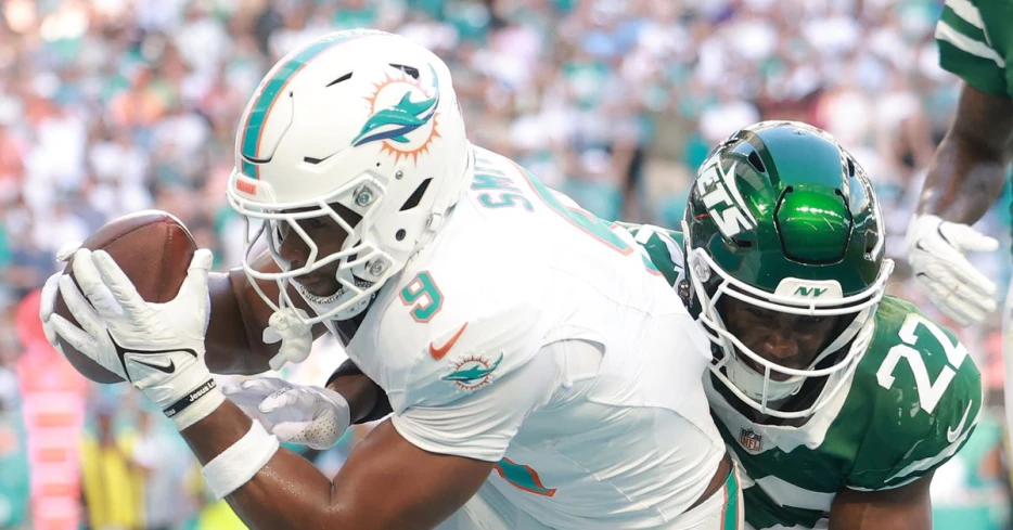 Steelers revive trade talks for Dolphins’ Jonnu Smith