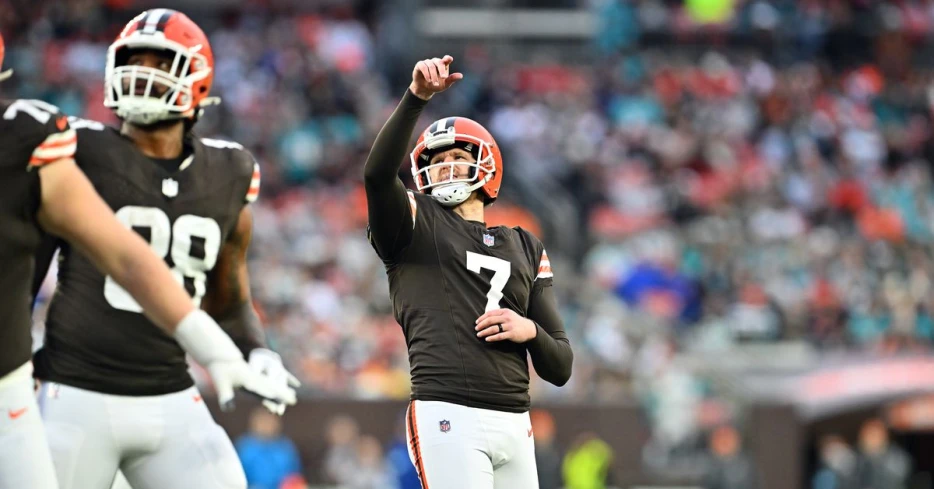 Browns bring back a former player, waives special teamer