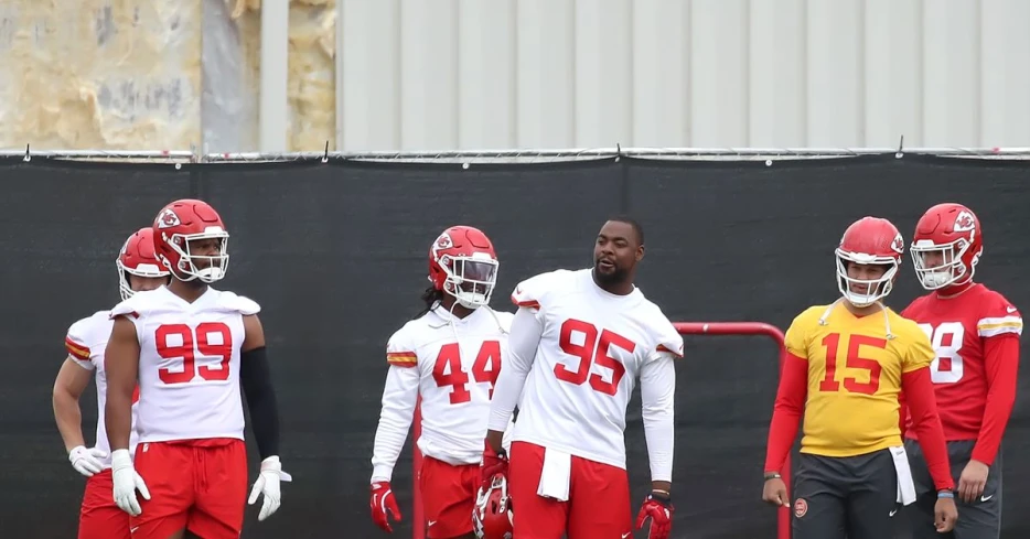 Chiefs say it’s ‘phenomenal’ to have Chris Jones at OTAs with rookies