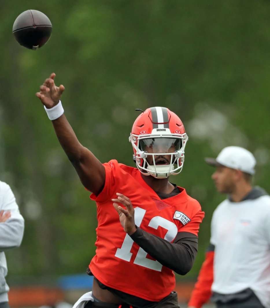 Cleveland Browns offensive coordinator: Shedeur Sanders could win starting job