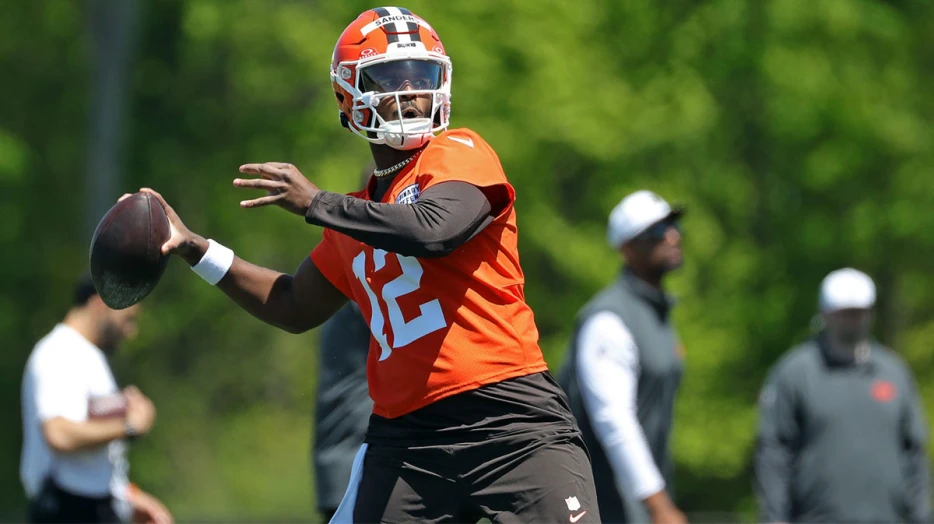 Shedeur Sanders doesn’t get any 1st-team reps at OTAs
