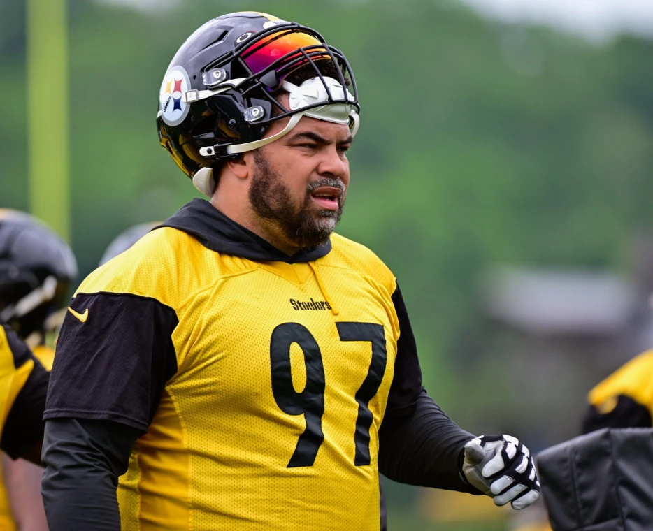 Cam Heyward Blasts Steelers Fan for Burning Jersey over Aaron Rodgers Signing: ‘You Are Going to Regret it’