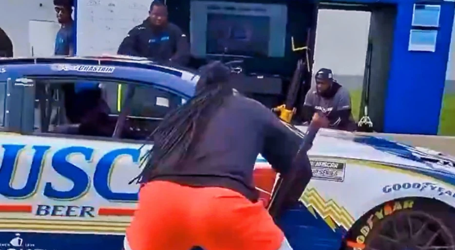 Former NFL Linebacker Who Made The Shocking Transition To NASCAR Is Going Viral After Showing Off His Insane Skills