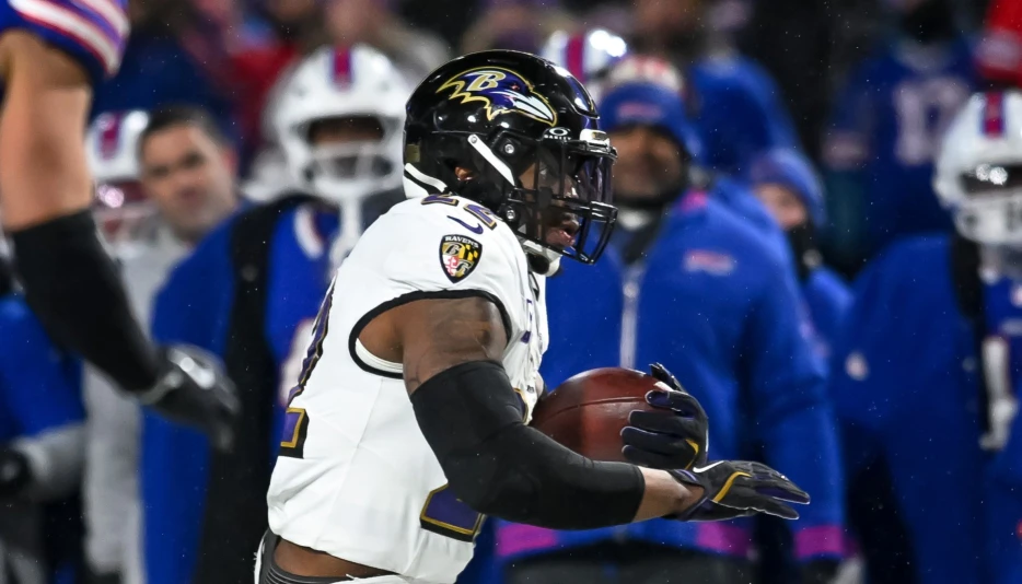 Ravens RB Derrick Henry has a Massive Incentive to Reach 2,000 Yards This Season