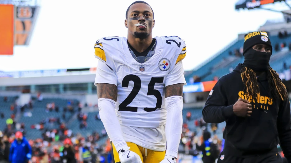 Steelers DB DeShon Elliott’s savage Aaron Rodgers shot resurfaces amid QB’s decision