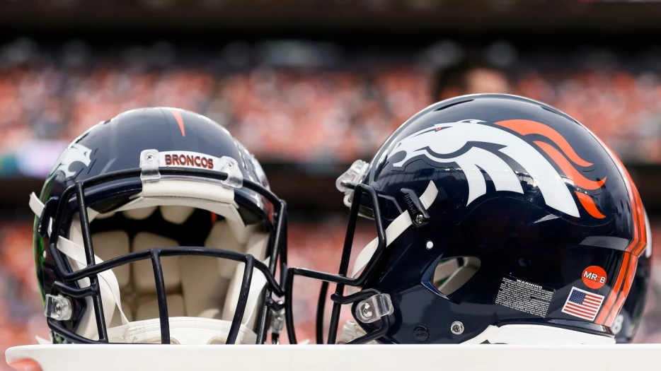 Broncos agree to terms with third-rounder Sai'vion Jones, fourth-rounder Que Robinson