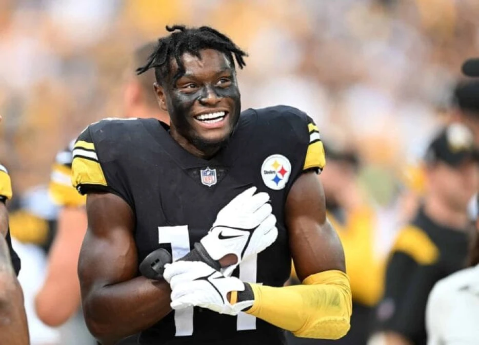 Extending George Pickens now would be a mistake