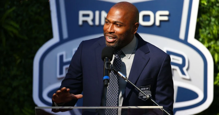 Pre-Snap Reads 6/7: Where do you stand on the Shaun Alexander legacy debate?