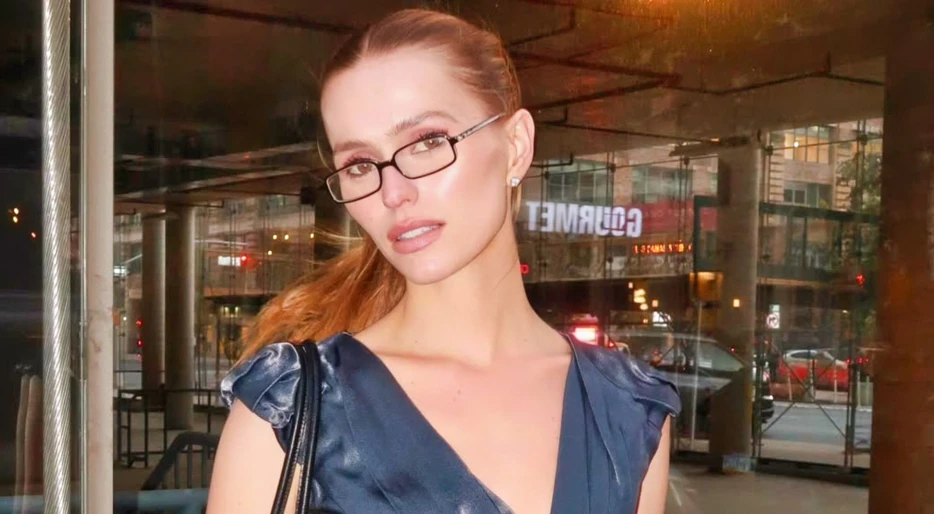 Aaron Rodgers’ Rumored Girlfriend Causes Major Buzz As Social Media Detectives Question Whether They’re Married