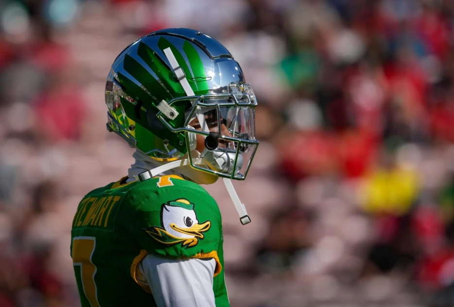 Oregon WR Evan Stewart Tore His Patellar Tendon