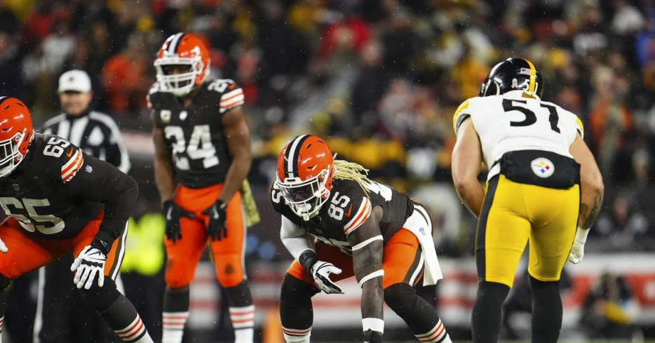 Sunday Dawg Chow (6/8): Offensive rankings, rookie QB chatter, draftable QBs, and more!