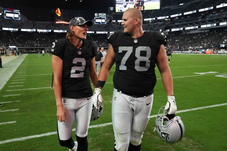 Browns Add OT Jackson Barton