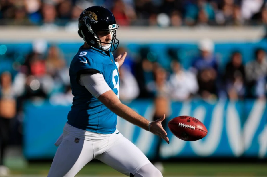 Jaguars Extend P Logan Cooke