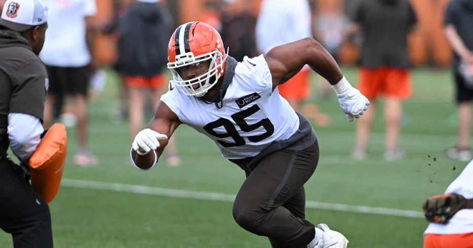 Browns Myles Garrett will ‘make’ teammates ‘get it,’ talks Nick Chubb, Aaron Rodgers