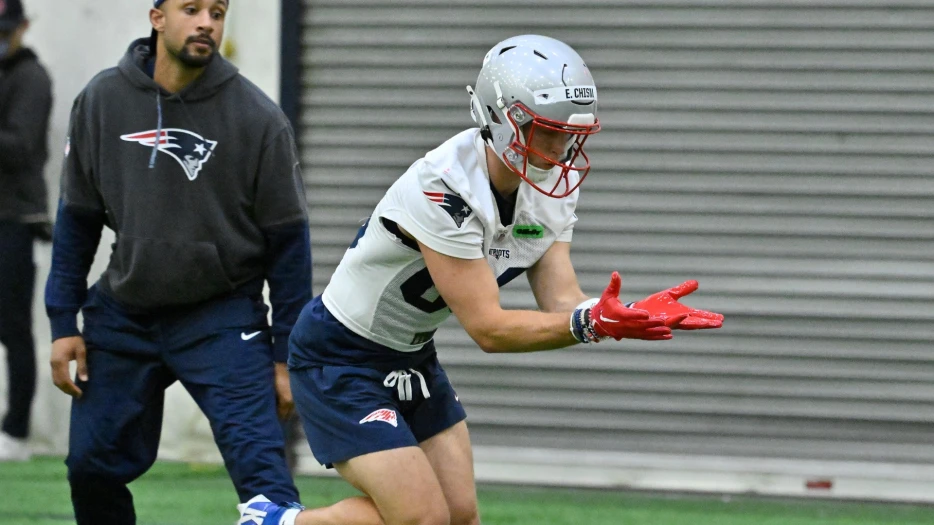 How Patriots Rookie Receiver Is Standing Out To Mike Vrabel