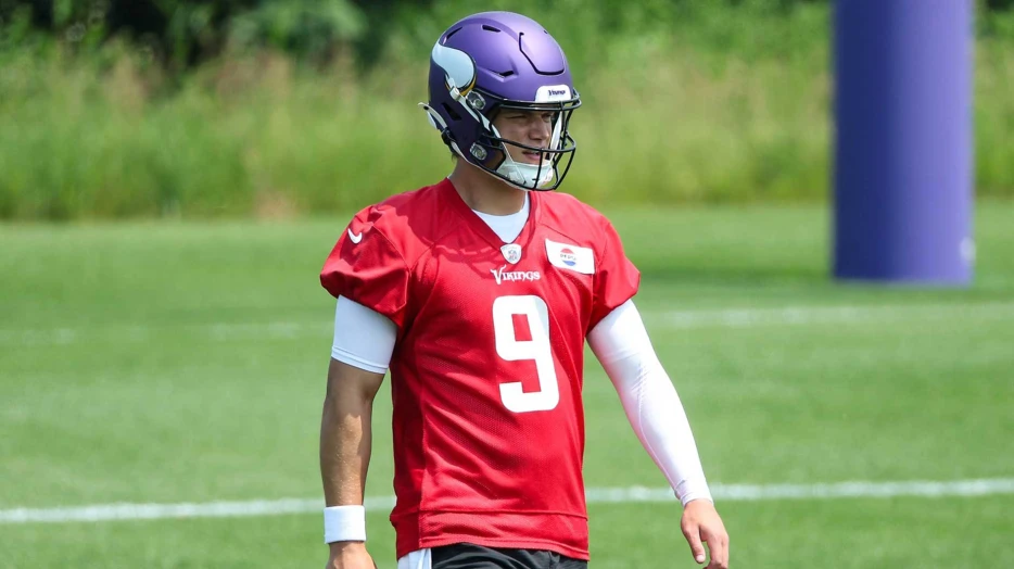 Key protector for Vikings’ JJ McCarthy takes big step in return from 2024 season-ending injury