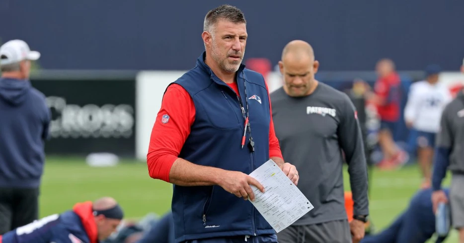 Mike Vrabel gives insight into pair of Patriots staffers’ roles for 2025