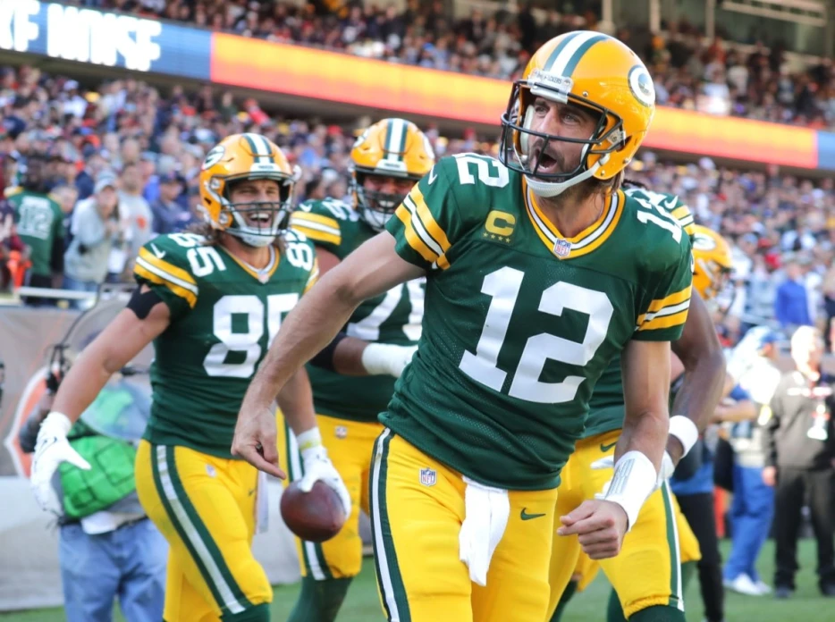 Pittsburgh Steelers’ Aaron Rodgers contract is full of farfetched incentives