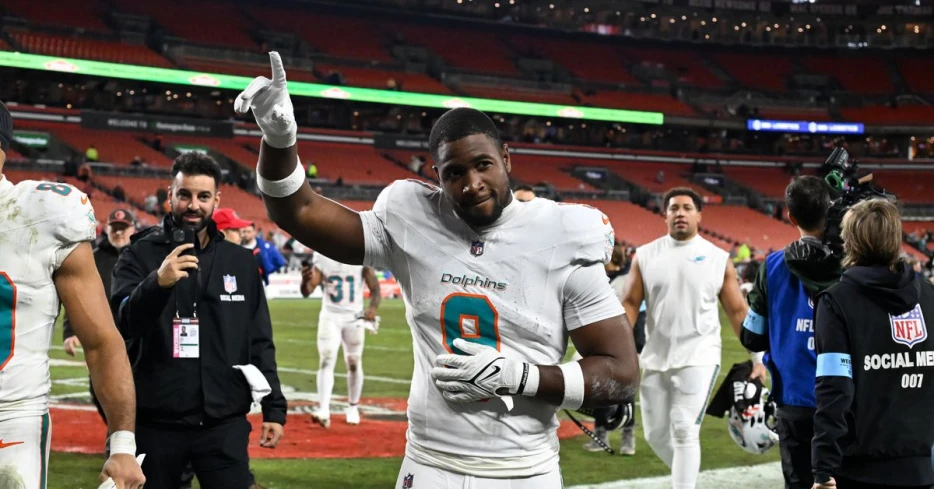 Will Jonnu Smith show up for minicamp - The Splash Zone 6/10/25