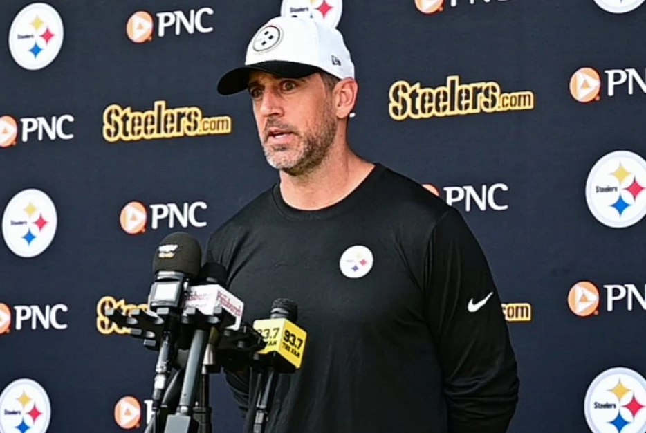 Former NFL GM Thinks Aaron Rodgers Will Be ‘Irrelevant’ by Thanksgiving