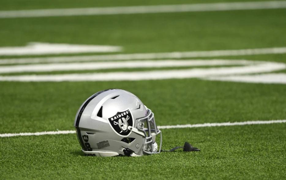 Las Vegas Raiders: 3 players who could turn into training camp holdouts, including Jakobi Meyers