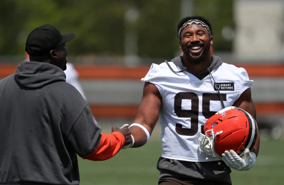Myles Garrett Makes His Feelings About Aaron Rodges Very Clear