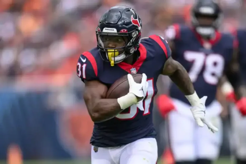 Odd Man Out in Houston—Dallas Must Make a Move