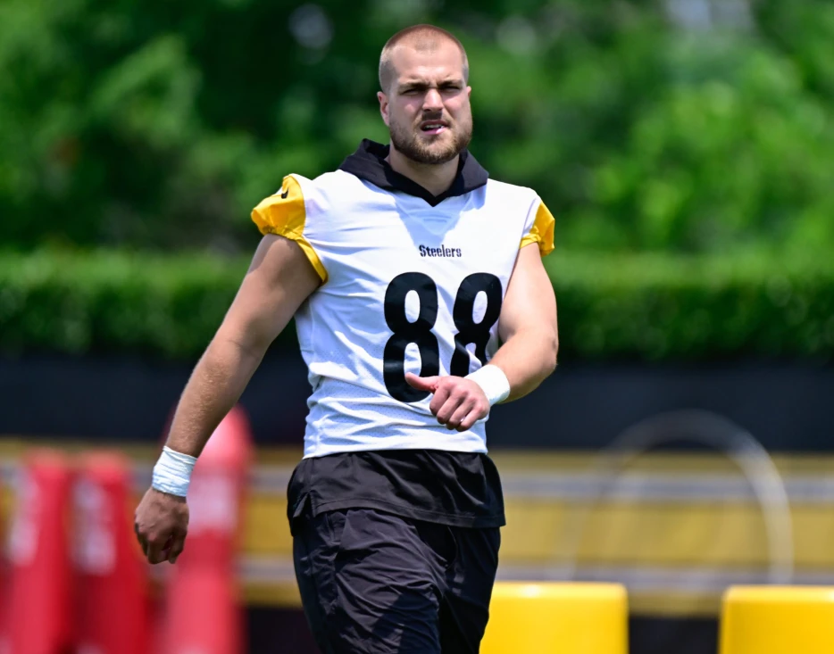 Pat Freiermuth Opens Up About Steelers’ Yearly Turnover at QB: ‘It’s Tough’
