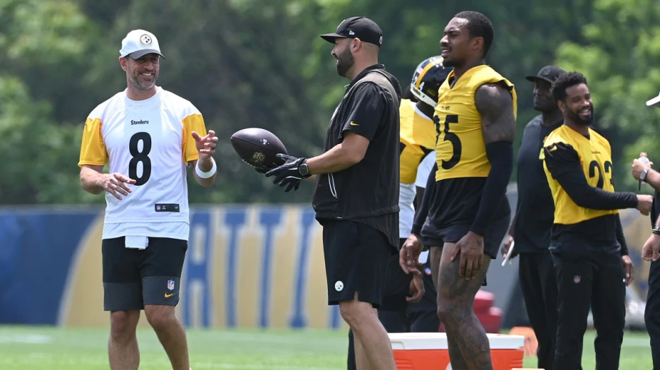 Steelers’ Aaron Rodgers takes issue with question about audibles