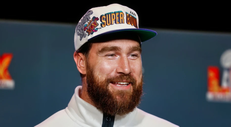 Travis Kelce Looks Unrecognizable In New Viral Photo