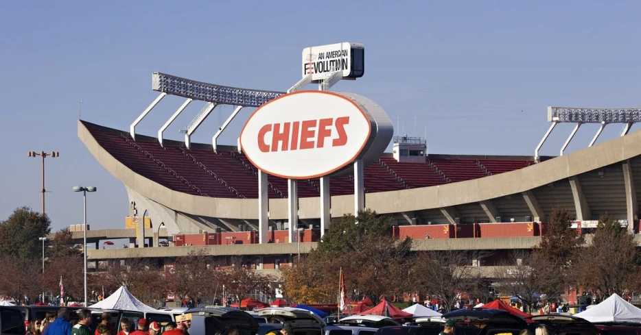 Arrowheadlines: Arrowheadlines: Missouri plan to keep Chiefs in state passes