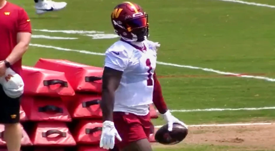 Everyone Is Comparing Commanders WR Deebo Samuel To A Popular Former NFL Star After Concerning Video Surfaces
