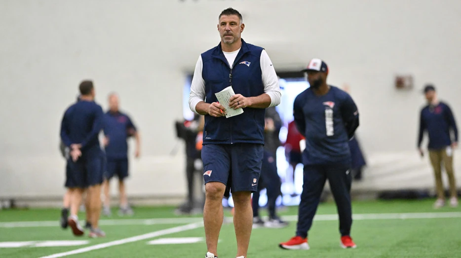 Patriots coach Mike Vrabel draws Bill Belichick comp; ‘will fistfight’