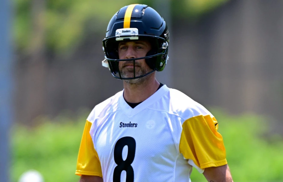 Steelers Sights &amp; Sounds: Rodgers Connects with Freiermuth