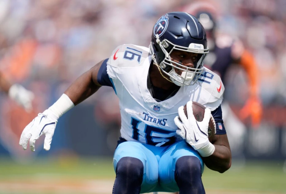 Titans’ Treylon Burks Ahead Of Schedule; Lloyd Cushenberry Targeting Week 1 Return