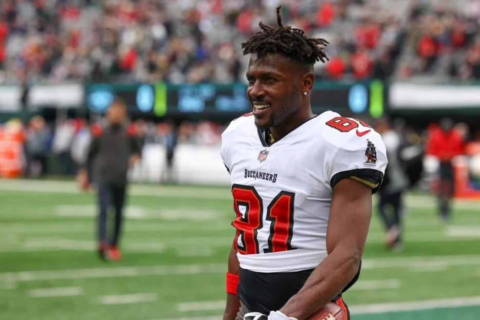 Arrest Warrant For Attempted Murder Issued For Antonio Brown
