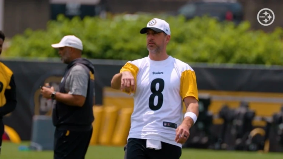 Broderick Jones Not Worried About Learning Aaron Rodgers’ Tendencies: ‘We’ll Figure That Out During Camp’