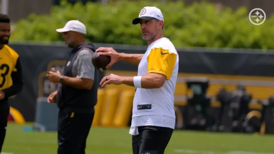 Insider Can’t See Rodgers Signing Making A ‘Big Difference’ For Steelers, Won’t Make Team ‘Substantially Better’